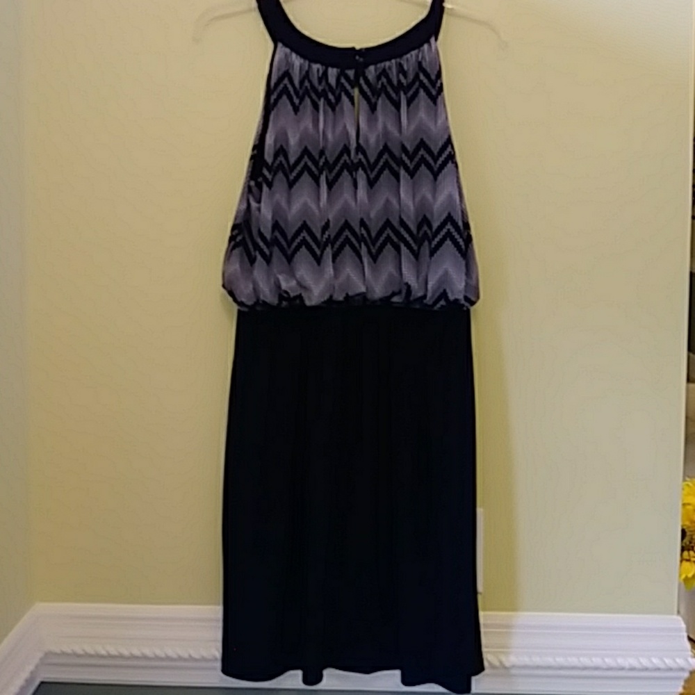 Dress - Picture 4 of 4